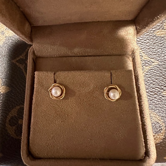 Jewelry - 14k SOLID GOLD Pearl Stud Earrings 4.7mm